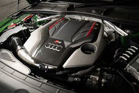 エンジンは2.9リッターV6ツインターボ。450PSの最高出力と600N・mの最大トルクを発生する。