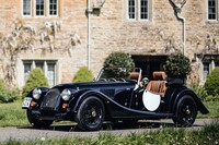 ランキングの間に、鈴木正文さん、山口京一さん、津田 徹さんがつづるスポーツカーへのコラムも掲載。こちらも読み応えがあって見逃せません。(photo:モーガン)