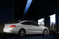 今回の試乗車は4座のスペシャリティーモデル「D4ビターボ クーペ」。最高出力350ps、最大トルク700Nmのディーゼルエンジンを搭載した高性能モデルだ。