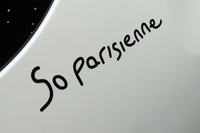 「So Parisienne」のロゴ。