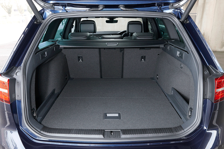 ラゲッジルームは後席の分割可倒機構に加え、標準装備されるラゲッジネットパーティションやスライディングカバー、高さを調整できるフロアボードにより、さまざまなアレンジが可能となっている。(写真をクリックすると、ラゲッジルームのアレンジが見られます)