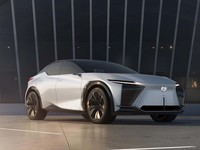 こちらは2021年3月に公開されたEVコンセプトモデル「レクサスLF-Zエレクトリファイド」。新技術「ダイレクト4」の働きにより高トルクモーターの駆動力を自在に制御。前後の駆動輪を完全独立制御できるという。