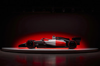 「アウディR26コンセプト」のボディーカラーは「チタニウム(シルバー)」と「カーボンブラック」、そして「アウディレッド」の3色で構成されている。