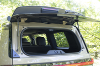 テールゲートにはガラス部分だけを開閉できる機能が備わっている。