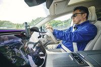 まずは九州北部の高速道路で、本州との境である関門海峡へと向かう。電費向上のためエアコンはオフ。窓をわずかに開けて外気を導きつつの走行となった。