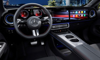 最新モデルで主流となりつつある巨大な液晶ディスプレイは、見やすくスタイリッシュでハイテク感も抜群。ただ、一部のユーザーからは、最新機能が盛りだくさんのインドテインメントシステムは、使いこなすことのできない過剰な装備との声も聞こえてくる。写真は新型「メルセデス・ベンツCLA」のインストゥルメントパネル。