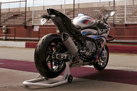 BMWが二輪初のMモデル「M1000RR」を発表 レースでの使用も想定したスーパースポーツモデルの画像