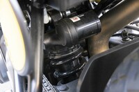 サスペンションは前後ともにマルゾッキ製で、前がφ45mmの倒立フォーク、後ろがプリロード調整機構付きのモノショックだ。ストロークはともに150mmである。