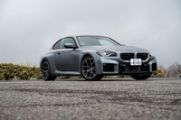 本国では2024年6月に発表された「BMW M2」のマイナーチェンジモデル。本邦での車両本体価格は現行型の国内導入時よりも40万円アップの998万円。