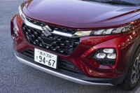 インドでは上級モデルの販売チャンネル「NEXA(ネクサ)」で取り扱われる「フロンクス」。上部をメッキバーが横断する六角形のグリルは、同チャンネルの最新モデルに共通するモチーフだ。