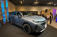 外板色は新色の「インガロブルー」(写真)に加えて、「オブセッションブルー」、「オケナイトホワイト」の全3色から選択できる。