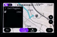 充電ステーションは、提供する電力会社名こそ表示されるものの、「スーパーマーケット〇〇の駐車場内」といった目標物の表示が欲しいところ。