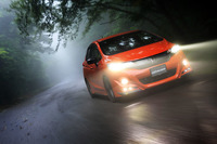 テスト車は、2017年12月発売予定のスポーツサスペンションを装着していた。これにより、車高および最低地上高は15mmダウンする。