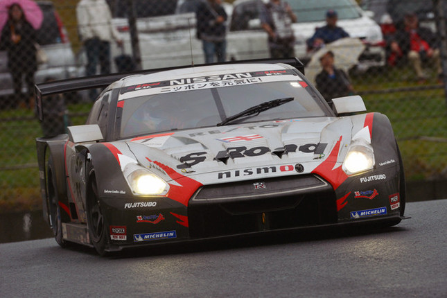最終戦を待たずに2012年シーズンの優勝を決めた、No.1 S Road REITO MOLA GT-R(柳田真孝/ロニー・クインタレッリ組)。