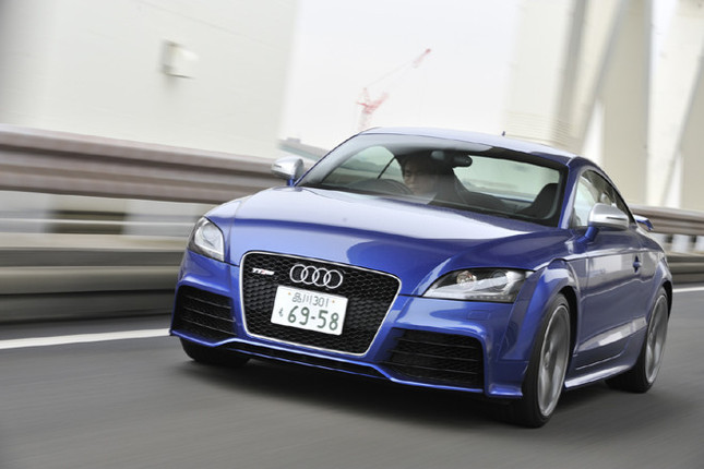 【スペック】全長×全幅×全高=4200×1840×1380mm/ホイールベース=2465mm/車重=1500kg/駆動方式=4WD/2.5リッター直5DOHC20バルブターボ(340ps/5400-6500rpm、45.9kgm/1600-5300rpm)/価格=835万円(テスト車=890万5800円/アウディマグネティックライド=20万円/5アームローターデザインアルミホイール(チタンルック)=8万円/バケットシート=25万円/ETCユニット=1万8800円/iPod接続コネクター=7000円)