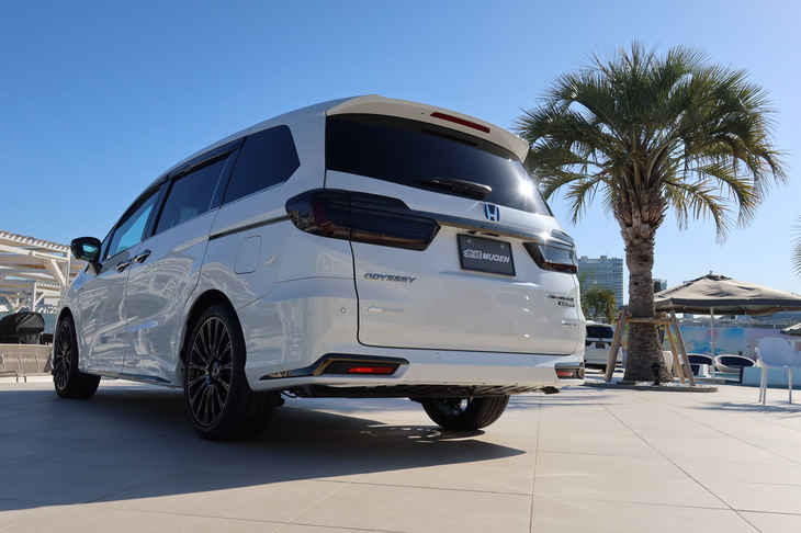 ホンダ・オデッセイe:HEVアブソルート・EXブラックエディション 無限パーツ装着車