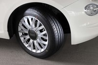 微細化したシリカが採用されている「エフィシェントグリップ エコEG02」。その効果により、低燃費性と耐摩耗性が高められた。