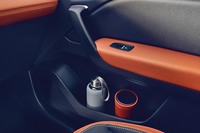 片側のドアポケットにはドリンクが2つおさまる。