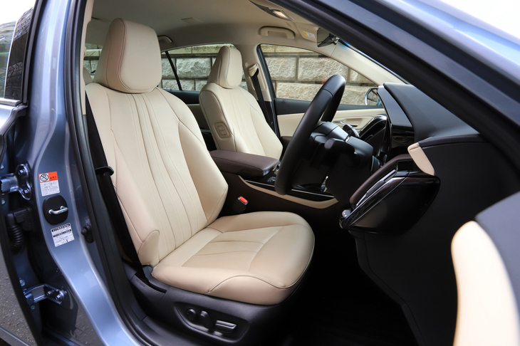 「レザーシートパッケージ」(30万0240円)をオプションで選べば、前席にはベンチレーションシートが装備される。