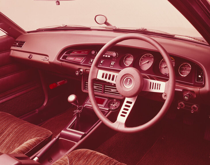 2代目「日産シルビア」のダッシュボード。「シトロエンSM」の影響が見られるが、造形的にはシルビアの後継モデルよりも美しい。(photo:日産自動車)