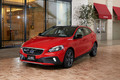V40クロスカントリーに真っ赤なボディーの限定車