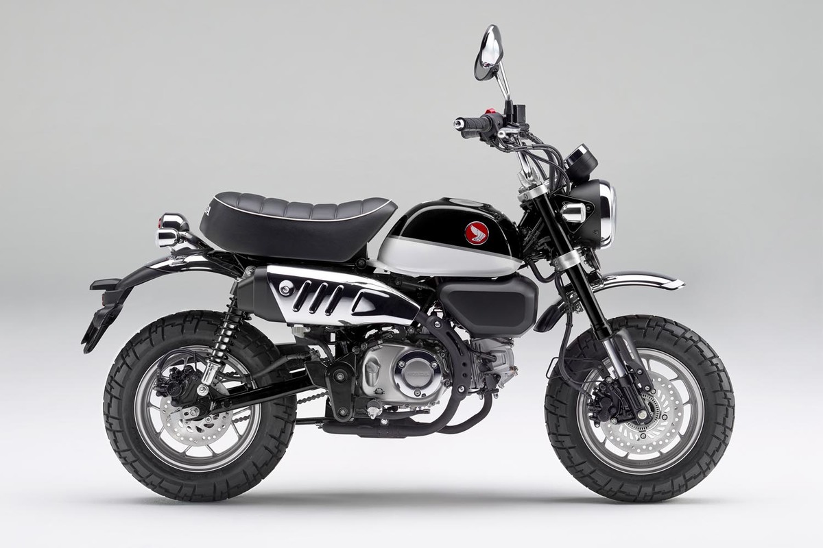 新色「パールシャイニングブラック」をまとう「ホンダ・モンキー125