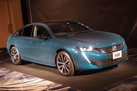 新型「プジョー508」には電子制御アクティブサスペンションが搭載される。