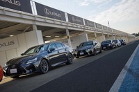 レクサスのオールラインナップ試乗会は、2016年12月に袖ヶ浦フォレストレースウェイで開催された。公道用21台、サーキット用11台の、計32台の試乗車が用意されていた。
