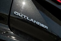 トヨタRAV4 PHVブラックトーン/三菱アウトランダーP(前編)【試乗記】の画像