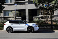 上級モデルにふさわしい快適性に加え、ファン・トゥ・ドライブなクルマとしてのポテンシャルも感じさせた新型「三菱アウトランダー」。将来的には、ぜひ走りの魅力を前面に打ち出したモデルも追加してほしい。