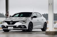 国内では2019年2月21日に発表された「ルノー・メガーヌR.S.カップ」。同年3月22日に100台限定で発売される。