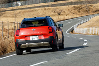 「SE」グレードは最高出力218PSのモーターで前輪をドライブ。駆動用バッテリーの容量は54.2kWhで、WLTCモードの一充電走行距離は414kmだ。