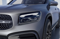 メルセデス・ベンツが7人乗りコンパクトSUV「GLB」の改良モデルを日本に導入の画像