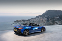 シャシーには「MP4-12C」以来の知見が注ぎ込まれた新世代のMCLAアーキテクチャーを採用している。