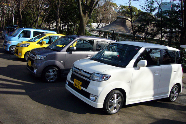 【スペック】全長×全幅×全高= 3395×1475×1580mm/ホイールベース=2420mm/車重=880kg/駆動方式=FF/0.66リッター直3SOHC6バルブ(64ps/6000rpm、9.5kgm/4000rpm)/価格=139万1250円(テスト車=144万3750円/Hondaスマートパーキングアシストシステム=5万2500円)