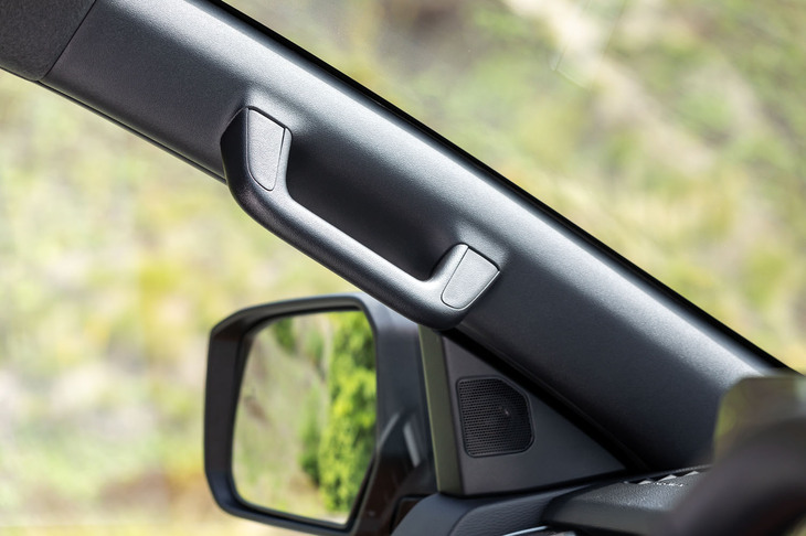 三菱トライトンGSR(Aピラーのアシストグリップ)