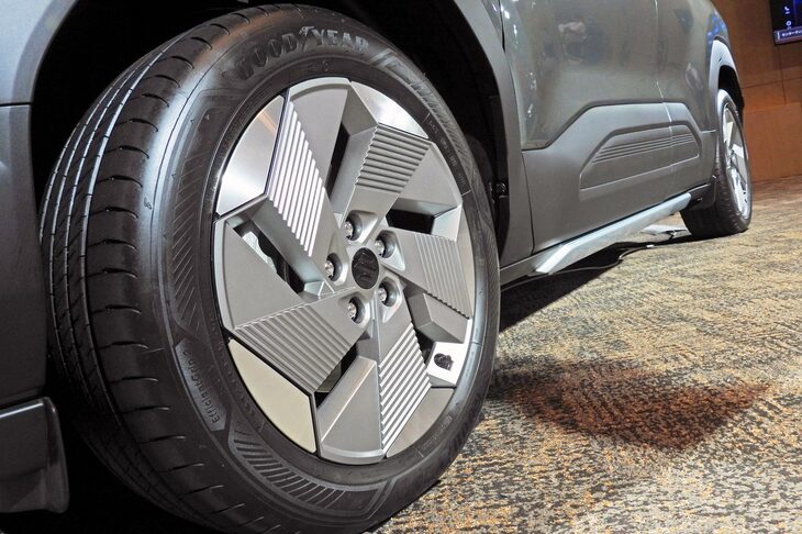 スズキeビターラZ 用品装着車(アルミホイールガーニッシュ)