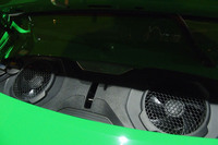 リアに搭載されるのは最高出力385PS、最大トルク450N・mの水平対向6気筒ツインターボエンジン。ほかの「911」と同じく、エンジン本体を車外から眺めることはできない。