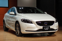 ボルボV40シリーズに新エンジン搭載車