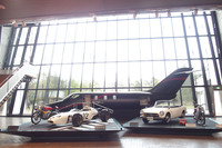 「ホンダコレクションホール」は2024年3月にリニューアルオープン。エントランスを抜けると、往年のF1マシン「RA272」やロードレーサー「RC143」、市販モデルの「S800」、「ホンダジェット」などが出迎えてくれる。ホンダジェットには実際に乗り込むこともできる。