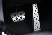 漆黒のグリルが目を引く、「トヨタ・クラウン」の特別仕様車登場の画像