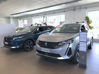 充実したSUV展開もプジョーの強みである。「5008」(写真左)と「3008」(同右)。