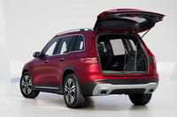 メルセデス・ベンツが7人乗りコンパクトSUV「GLB」の改良モデルを日本に導入の画像