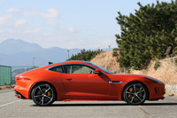 ジャガースポーツの“シグネチャー”は多々あれど、弧を描くルーフラインは誰もが認める個性だろう。