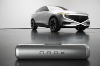 一見大型サウンドバーを思わせる「NAMX」の水素カートリッジ。メーカーは「カプセル」と呼ぶ。