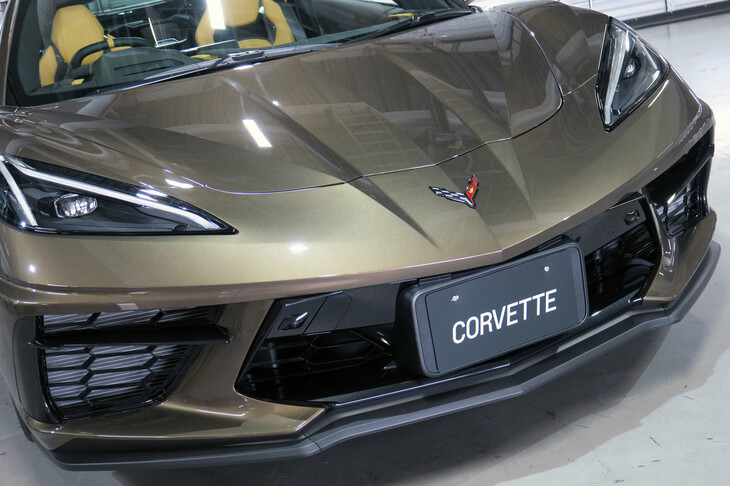 日本仕様の「コルベット」のレギュラーモデル。フロントフェイシアの中央に装着されるナンバープレートがいかにも冷却を阻害しそうだが、実際にはそこまでジャマにはならないという。
