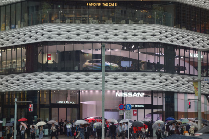 ニッサン クロッシングの外観。東京・銀座に新たにオープンする複合商業施設「GINZA PLACE(銀座プレイス)」の1、2階に位置する。