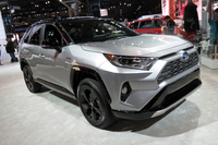 2018年3月、ニューヨークの北米国際自動車ショーにおいて世界初公開された新型「トヨタRAV4」。2019年には日本国内でも販売される。