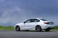 「320d xDrive Mスポーツ」のボディーサイズは全長×全幅×全高=4715×1825×1440mm、ホイールベースは2850mm。