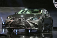 新開発のGA-Lプラットフォームを採用し、低く構えたスタイリングを実現した。